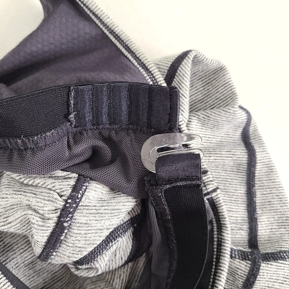 Lululemon Tank Top 4 Racerback Keyhole Stripe Built In Bra Active Black White - Picture 8 of 13